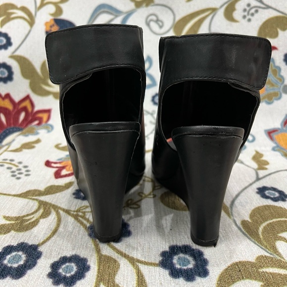 Size 9 Bamboo Peep Toe Wedges - Picture 3 of 6